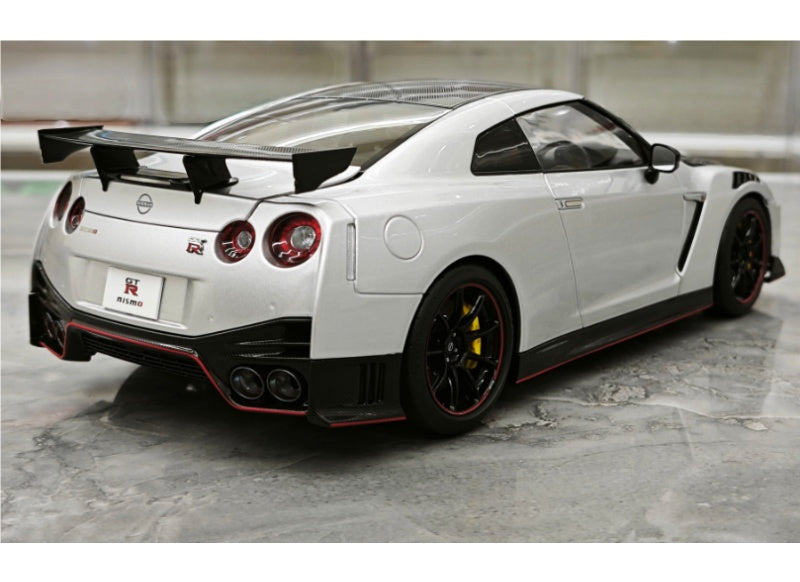 1:18 Nissan GT-R NISMO R35 2022 Ultimate Metal Silver MOTORHELIX Special Edition Limited Edition 699PCS ONLY DIECAST Model