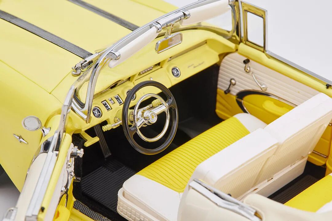 Sun Star 1:18 1955 Pontiac Star Chief Open Convertible diecast model yellow