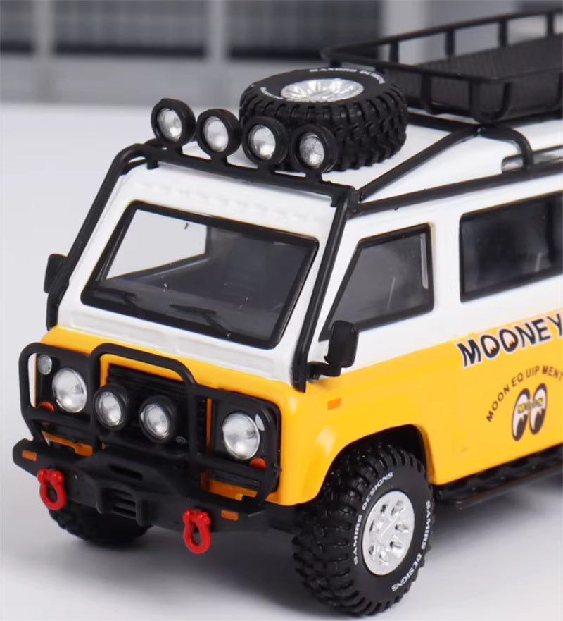 Master Land Rover Defender Van MOONEYES Painting with accessories 1:64 Car Pre-built Airliner Model Display view7