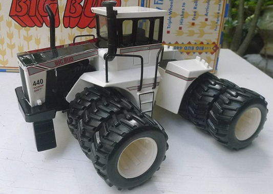 1:32 Big Bud  440 12W ERTL  White DIECAST Model