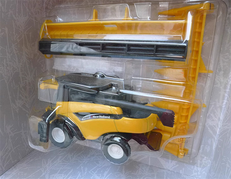 ERTL New Holland CR960 Combine out of print yellow 1:64 Truck Pre-built Model