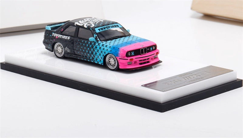 ScaleMini BMW M3 first generation E30 low slung sports car Electric pink black coating Limited Edition 499PCS ONLY 1:64 Car Pre-built Model view6