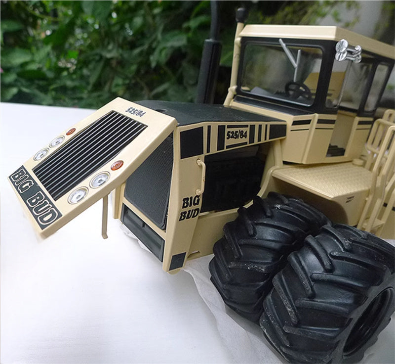 Top Shelf Replicas Big Bud 525/84 eight wheel high horsepower agricultural tractor milky white 1:32 Truck Pre-built Model