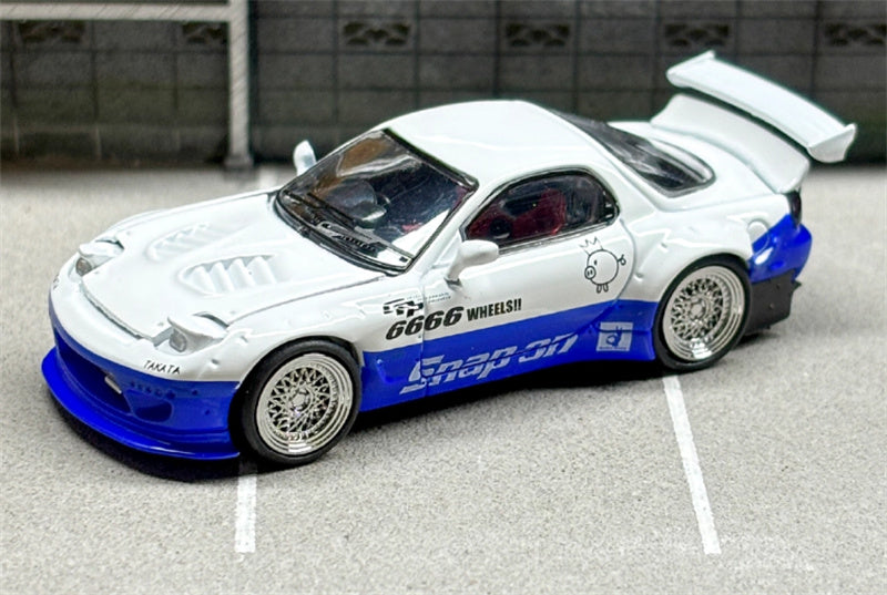 Master Mazda RX-7 FC3S Rocket Runny Pandem White Blue Double Match Limited Edition 1:64 Car Pre-built Airliner Model Display view1