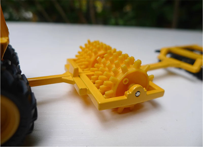 ERTL CASE IH INTERNATIONAL 21456 TRACTOR W/ SHEEPS FOOT & DISC Yellow 1:64 Truck Pre-built Model