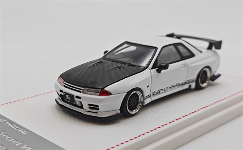 Focal Horizon Nissan Skyline GT-R R32 White Black Cover Limited Edition 699PCS ONLY 1:64 Car Pre-built Model view1
