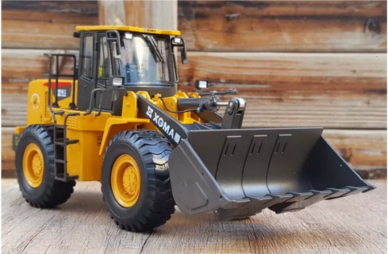 XGMA Machinery Loader Yellow 1:35 Truck Pre-built Airliner Model Display view7