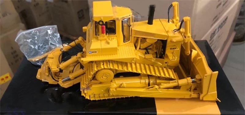 1:48 Cat  D10 CCM with converter  Diecast Model