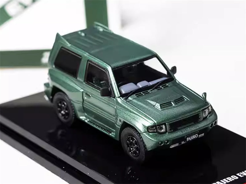 INNO64 Mitsubishi Pajero EVOLUTION Spare Tire Edition Green 1:64 car Pre-built Model view4