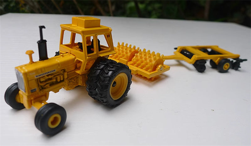 ERTL CASE IH INTERNATIONAL 21456 TRACTOR W/ SHEEPS FOOT & DISC Yellow 1:64 Truck Pre-built Model