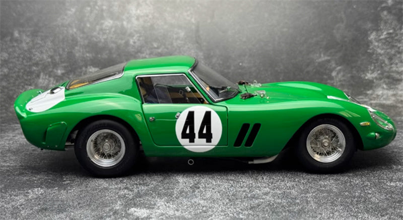 CMC Ferrari 250 GTO Silverstone 1963 David #44 Right hand drive Green Limited Edition 2000PCS ONLY 1:18 Car Pre-built Model view6