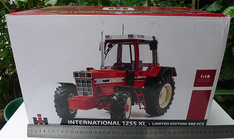 Universal Hobbies International 1255 XL Case tractor Red Limited Edition 999PCS ONLY 1:16 Truck Pre-built Model