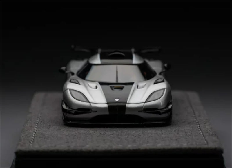 GRYNING Koenigsegg One:1 Silver Black Carbon Limited Edition 699PCS ONLY 1:64 car Pre-built Model view2