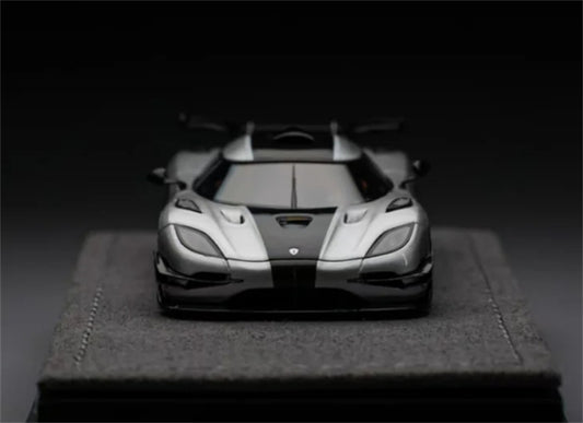 GRYNING Koenigsegg One:1 Silver Black Carbon Limited Edition 699PCS ONLY 1:64 car Pre-built Model view2