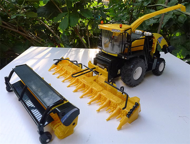 ERTL New Holland FR 9090 Self Propelled Forage Harvester Yellow 1:32 Truck Pre-built Model