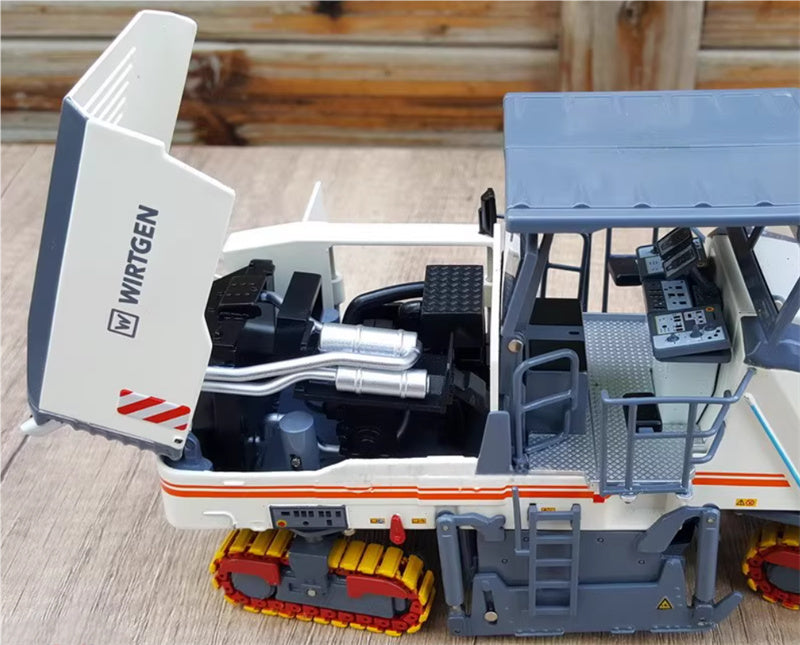 WIRTGEN W195 Cold Milling Machine 1:35 Truck Pre-built Model