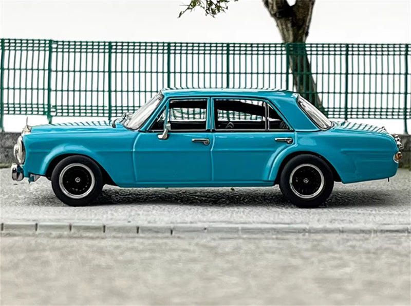 Liberty 64 Mercedes Benz 300SEL AMG (W109) blue 1:64 Car Pre-built Airliner Model Display view4