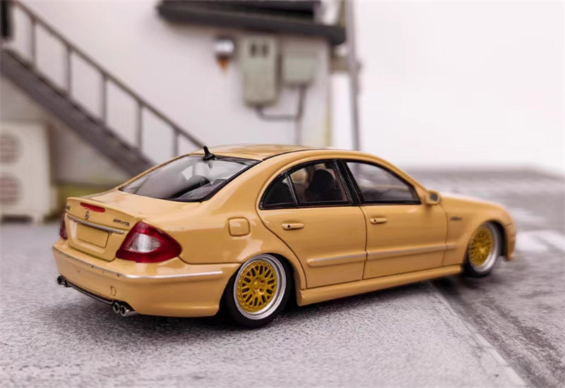 MK MODEL Mercedes AMG E63 W211 Desert Yellow Low lying Edition 1:64 Car Pre-built Model view7