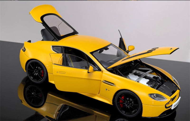 AUTOART Aston Martin V12 Vantage S 2015 yellow 1:18 Car Pre-built Model view8