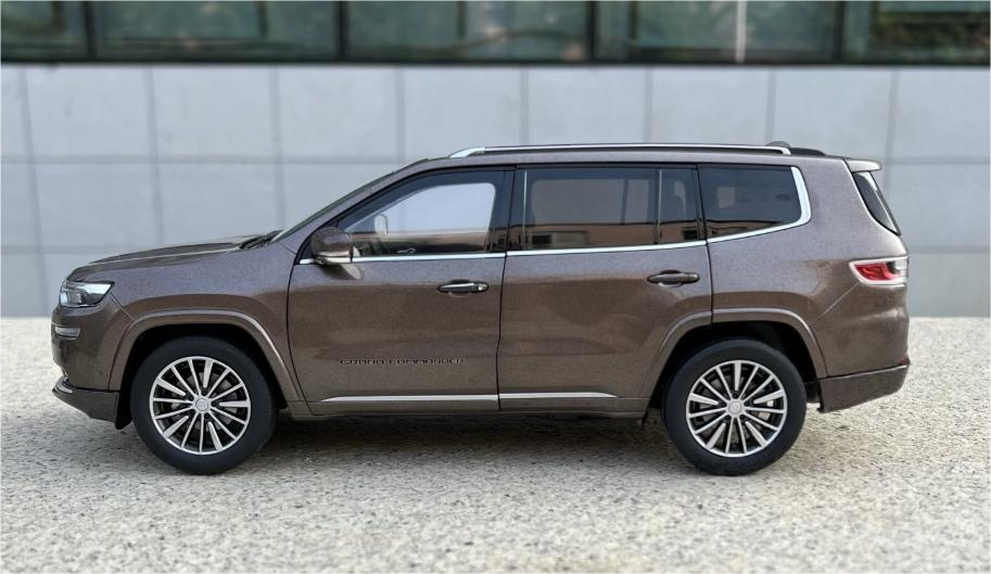 1:18 Jeep Grand Commander 2018 brown  GAC FCA  DIECAST car Model