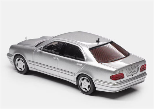 Max well Mercedes Benz E320 W210 6th Generation E-Class metallic silver 1:64 Car Pre-built Airliner Model Display view2