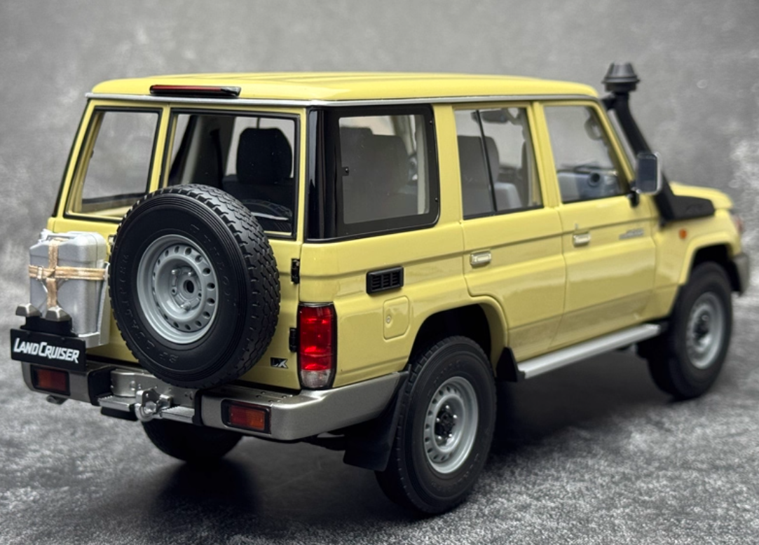 Almost Real Toyota LC76 2017 Land Cruiser beige 1:18 Car Pre-built Model view8