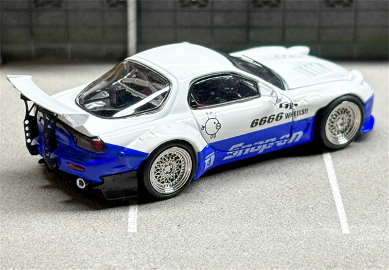 Master Mazda RX-7 FC3S Rocket Runny Pandem White Blue Double Match Limited Edition 1:64 Car Pre-built Airliner Model Display view3