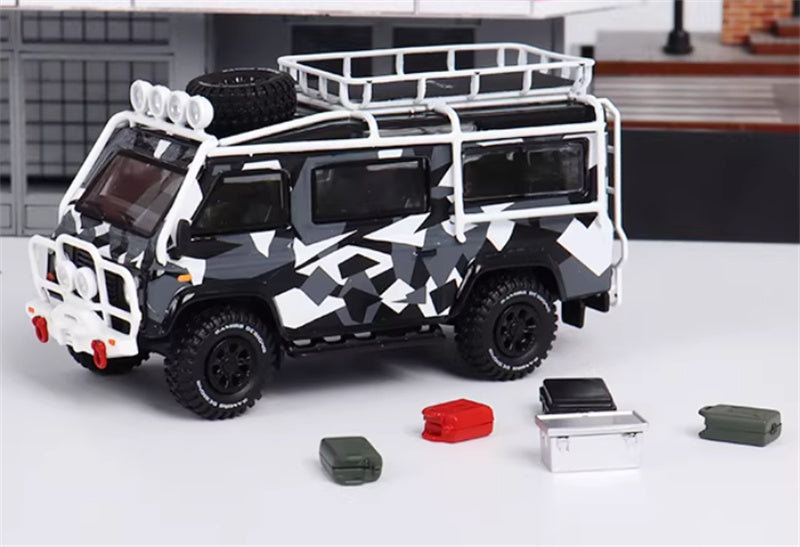 Master Land Rover Defender Van Black white camouflage coating with accessories 1:64 Car Pre-built Airliner Model Display view1