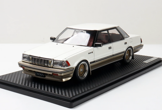 1:18 Toyota Crown G (120)  white  IGNITION MODEL 3.0 Golden Wheel Resin car Model