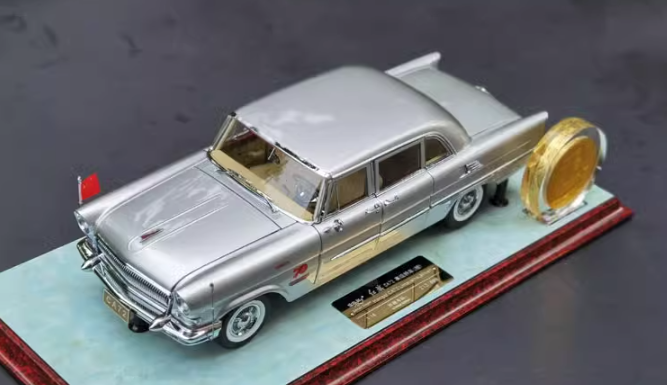 Century Dragon Hongqi CA72 70th Anniversary Edition silver 1:18car Pre-a Model