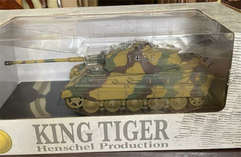 Dragon Henschel Porsche Sd.Kfz.182 King Tiger German Army sPzAbt 506 #106 Ardennes Belgium Battle of the Bulge December 1944 1/35 ABS Tank