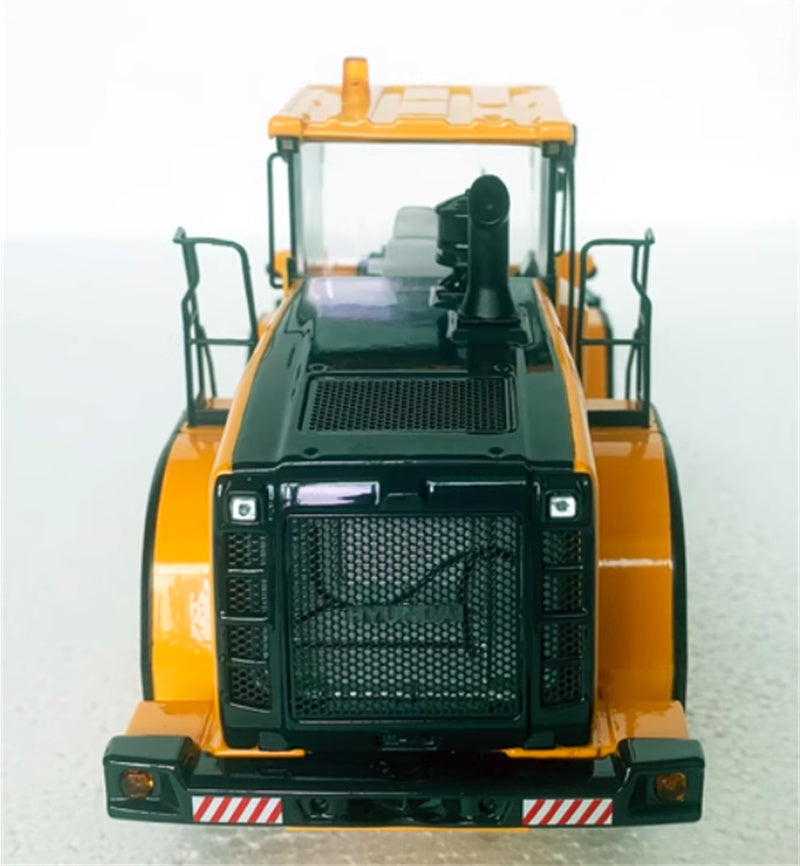 HITACHI HL960 CONSTRUCTION EQUIPMENT WHEEL LOADER Limited Collectors Edition 1:35 Truck Pre-built Model