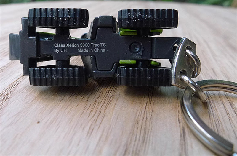 Universal Hobbies Claas Xerion 5000 tracked tractor keychain Green  Keychain Pre-built Model