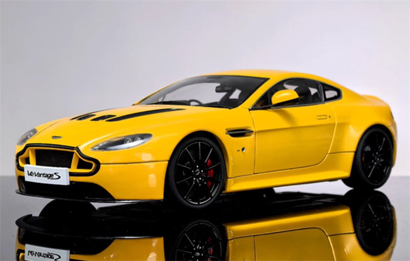 AUTOART Aston Martin V12 Vantage S 2015 yellow 1:18 Car Pre-built Model view1