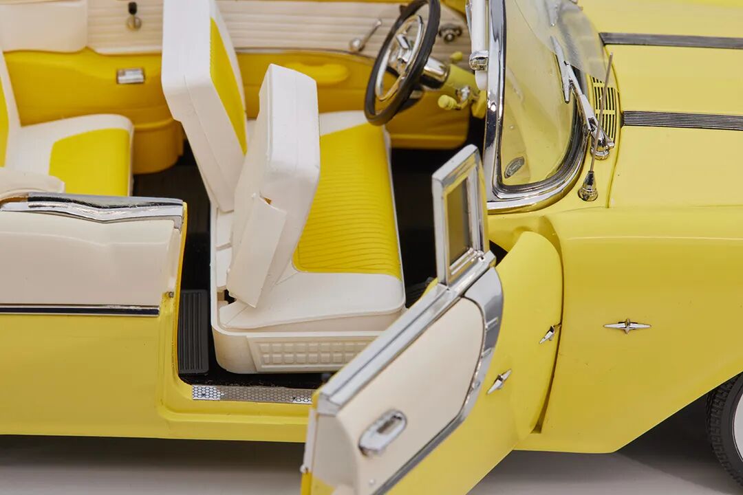 Sun Star 1:18 1955 Pontiac Star Chief Open Convertible diecast model yellow