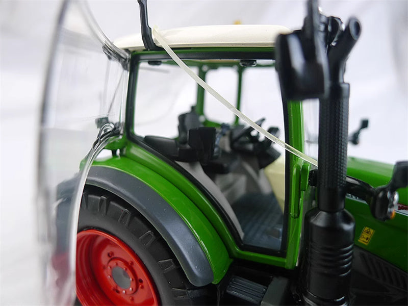 USK Fendt 313 Vario tractor Green 1:32 Truck Pre-built Model