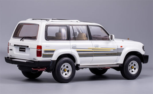 KengFai Toyota Land Cruiser LC80 White regular style Without luggage rack 1:18 Truck Pre-built Model view2