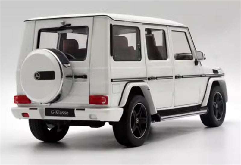 iScale Mercedes Benz G500 G-KLASSE off-road white 1:18 Car Pre-built Model view3