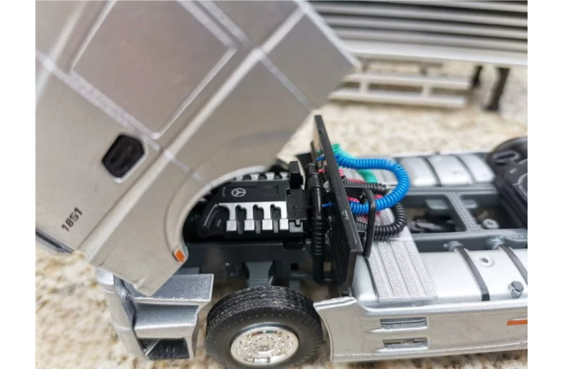 Mercedes ACTROS Shipping Container Truck Original factory silver 1:50 Truck Pre-built Airliner Model Display view10