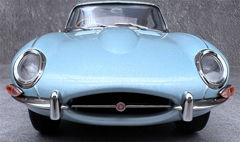 Kyosho Jaguar E-type Coupe silver blue Blue interior 1:18 Car Pre-built Model view7