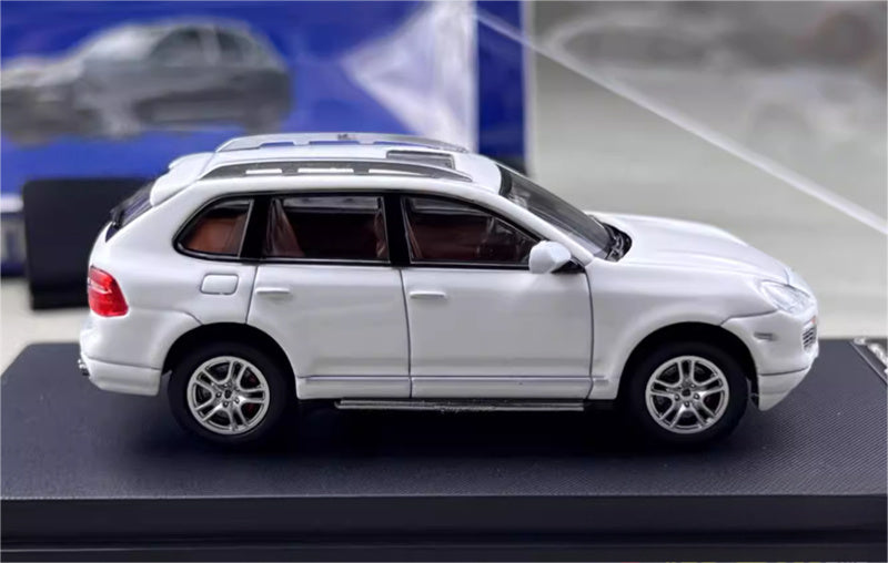 SW Porsche Cayenne Turbo S White Limited Edition 499PCS ONLY 1:64 car Pre-built Model view4
