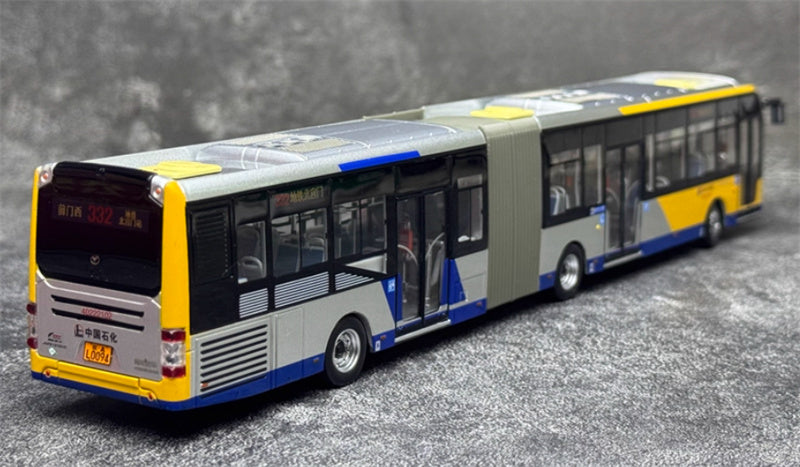 Beijing Public Transport Young Man JNP6181GVC 332 Road Articulated bus 1:64 Bus Pre-built Model view5