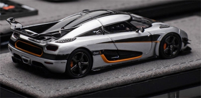 GRYNING Koenigsegg One:1 Silver Black Carbon Limited Edition 699PCS ONLY 1:64 car Pre-built Model view6