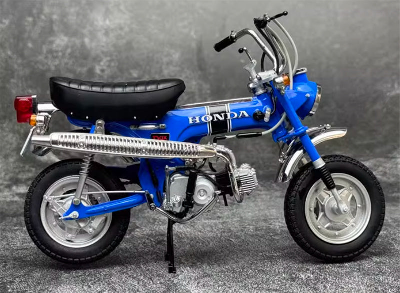 EBBRO HONDA DAX ST50 1969 blue 1:10 motorcycle Pre-built Model view3