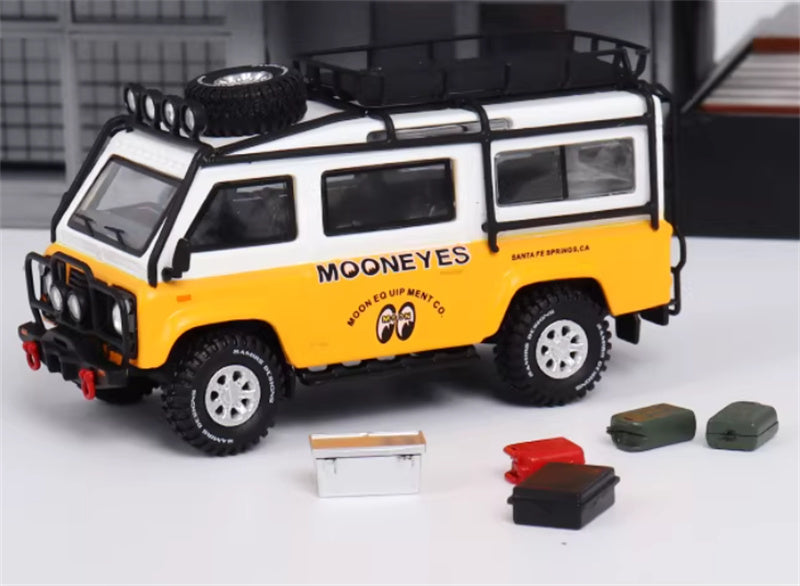 Master Land Rover Defender Van MOONEYES Painting with accessories 1:64 Car Pre-built Airliner Model Display view1