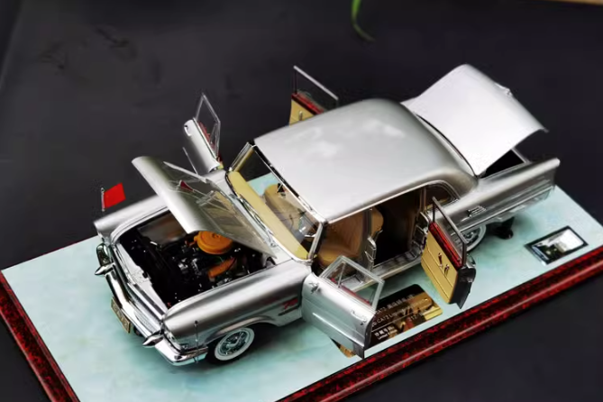 Century Dragon Hongqi CA72 70th Anniversary Edition silver 1:18car Pre-a Model