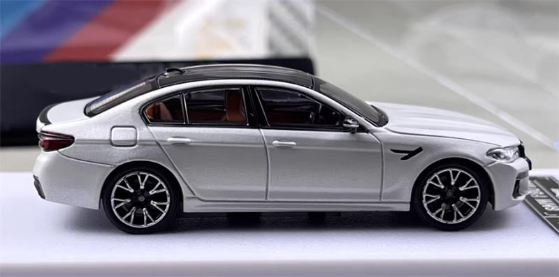 1:64 BMW M5 F90 Frosted dark silver Howie Model DIECAST Civil Car Model