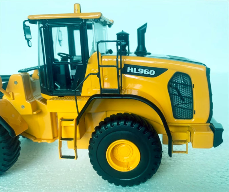 HITACHI HL960 CONSTRUCTION EQUIPMENT WHEEL LOADER Limited Collectors Edition 1:35 Truck Pre-built Model