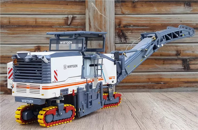 WIRTGEN W195 Cold Milling Machine 1:35 Truck Pre-built Model
