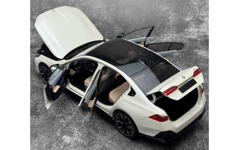 1:18 BMW I5 2023 White MINICHAMPS DIECAST Car Model